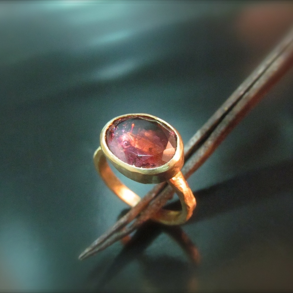 14k solid yellow Gold ring. - Picture 5 of 8